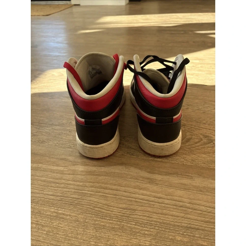 Air Jordan 1 Mid White Very Berry GS Youth Basketball Shoes Size 6 Y 554725-016‎